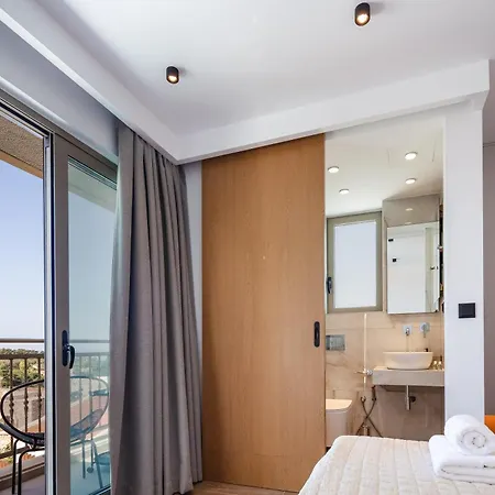 Marvelous New Luxury With Heated Pool! Villa
