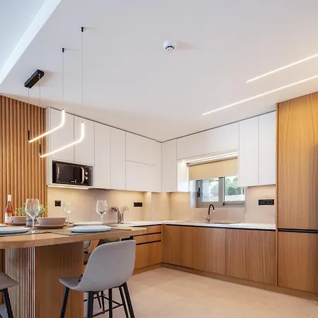 Marvelous New Luxury With Heated Pool! *