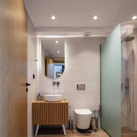 Marvelous New Luxury With Heated Pool!